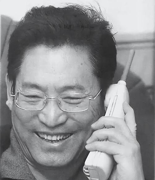 夜幕下的打字店